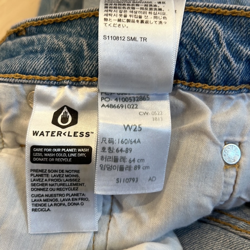 Levi’s 501 Button Fly Frayed Denim Shorts in Size 25 - Picture 9 of 12